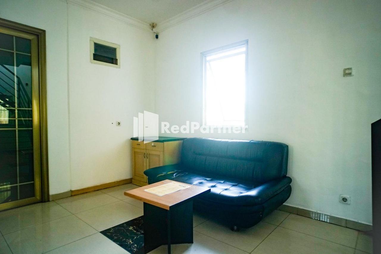 Hoki Homestay Redpartner 泗水 外观 照片