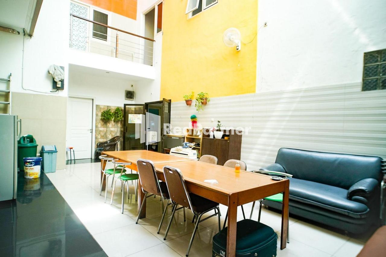 Hoki Homestay Redpartner 泗水 外观 照片