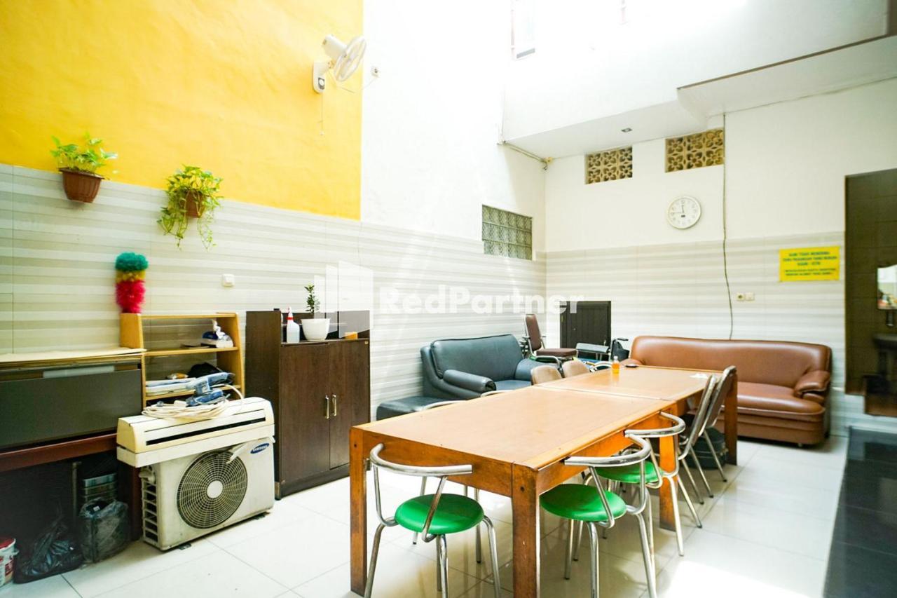Hoki Homestay Redpartner 泗水 外观 照片