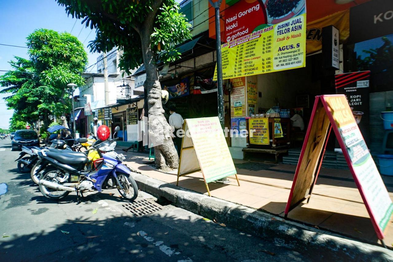 Hoki Homestay Redpartner 泗水 外观 照片